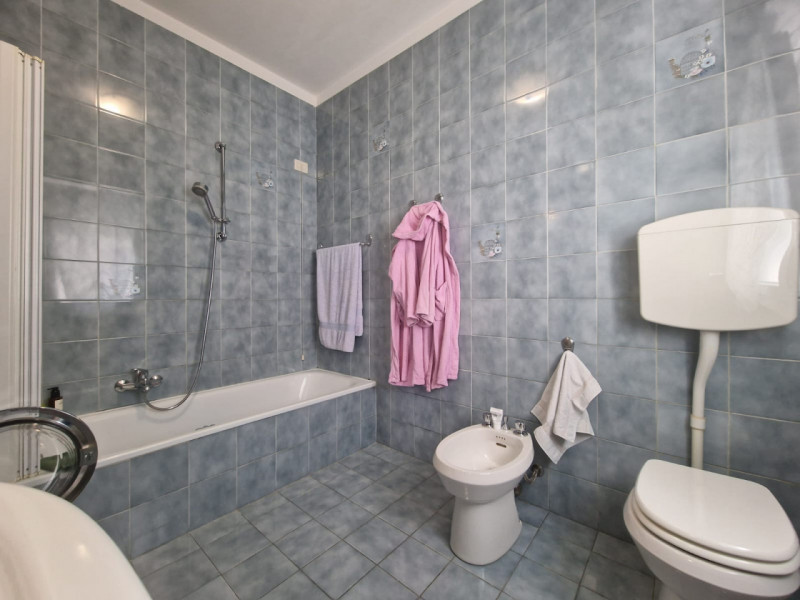 UBICAZIONE E CONTESTO

Nel comune di Vicenza, in Via Vittorio Bachelet, proponiamo in vendita un ...