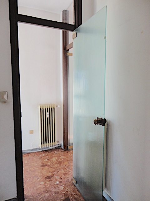 Nella zona dell'Ospedale Militare, a 15 minuti a piedi da PIazza dei Signori, è disponibile un am...