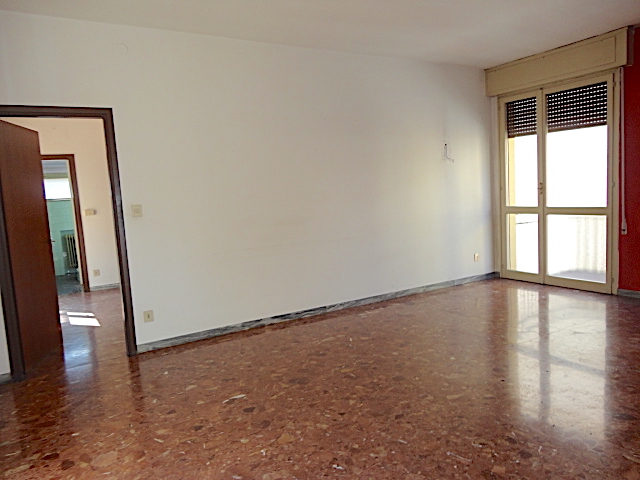 Nella zona dell'Ospedale Militare, a 15 minuti a piedi da PIazza dei Signori, è disponibile un am...