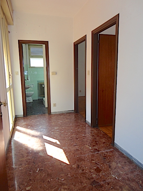 Nella zona dell'Ospedale Militare, a 15 minuti a piedi da PIazza dei Signori, è disponibile un am...