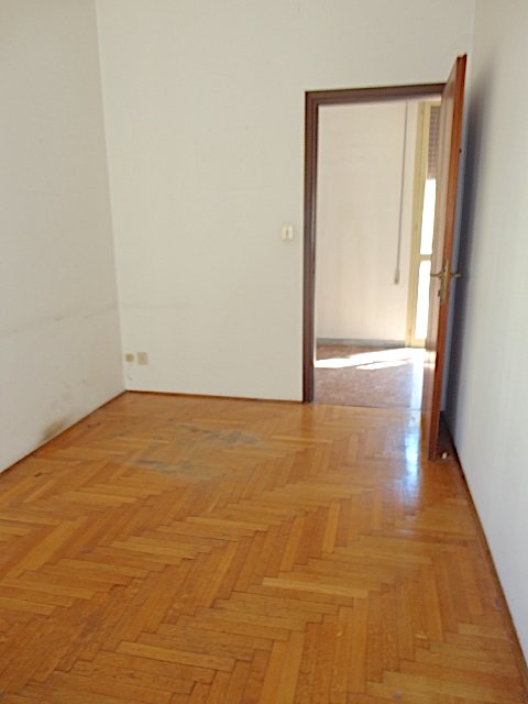 Nella zona dell'Ospedale Militare, a 15 minuti a piedi da PIazza dei Signori, è disponibile un am...