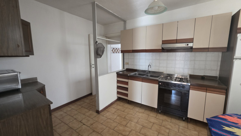 In posizione comoda al centro di Castelfranco Veneto, in via San Pio X, proponiamo in vendita por...