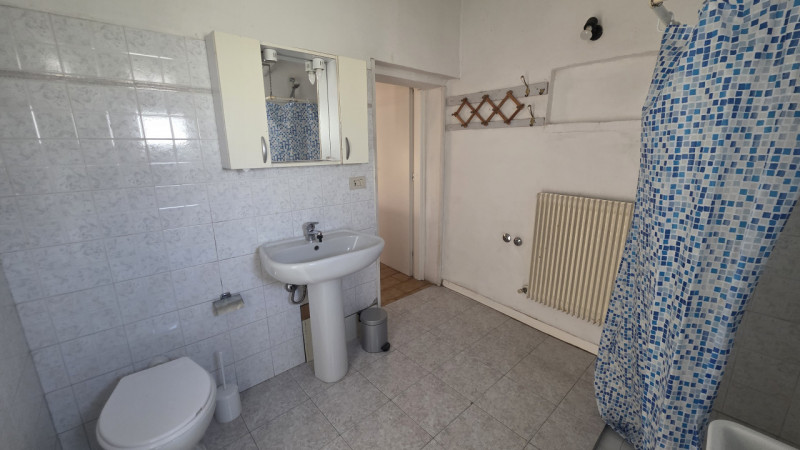 In posizione comoda al centro di Castelfranco Veneto, in via San Pio X, proponiamo in vendita por...