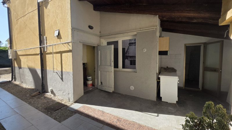 In posizione comoda al centro di Castelfranco Veneto, in via San Pio X, proponiamo in vendita por...