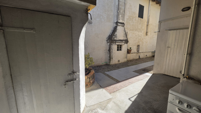 In posizione comoda al centro di Castelfranco Veneto, in via San Pio X, proponiamo in vendita por...