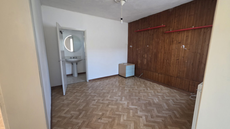 In posizione comoda al centro di Castelfranco Veneto, in via San Pio X, proponiamo in vendita por...