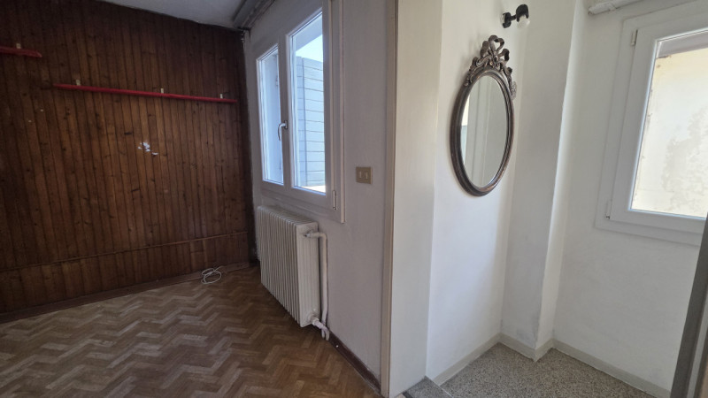 In posizione comoda al centro di Castelfranco Veneto, in via San Pio X, proponiamo in vendita por...