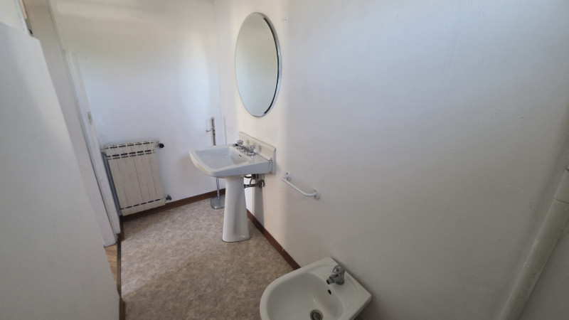 In posizione comoda al centro di Castelfranco Veneto, in via San Pio X, proponiamo in vendita por...