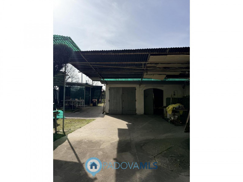 Immobile in esclusiva al Gruppo Padova MLS
Nel cuore del quartiere residenziale di Camin, a pochi...