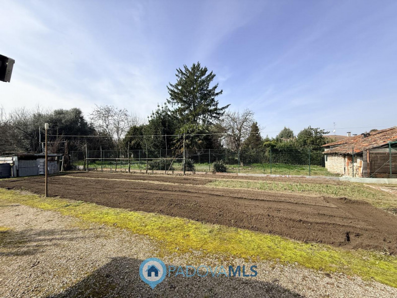 Immobile in esclusiva al Gruppo Padova MLS
Nel cuore del quartiere residenziale di Camin, a pochi...