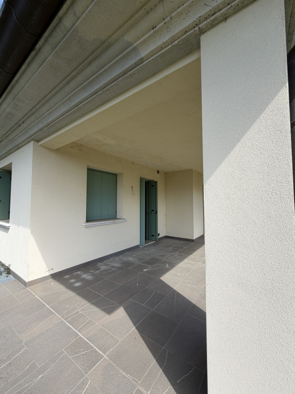 Proponiamo in vendita una splendida bifamiliare AL GREZZO di ampia metratura nel cuore di Tarzo, ...