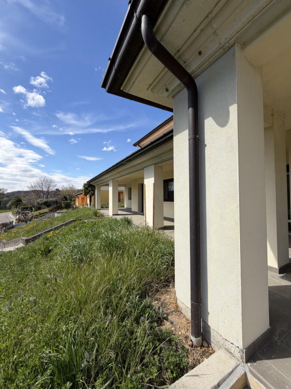 Proponiamo in vendita una splendida bifamiliare AL GREZZO di ampia metratura nel cuore di Tarzo, ...