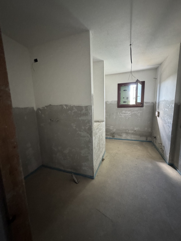 Proponiamo in vendita una splendida bifamiliare AL GREZZO di ampia metratura nel cuore di Tarzo, ...