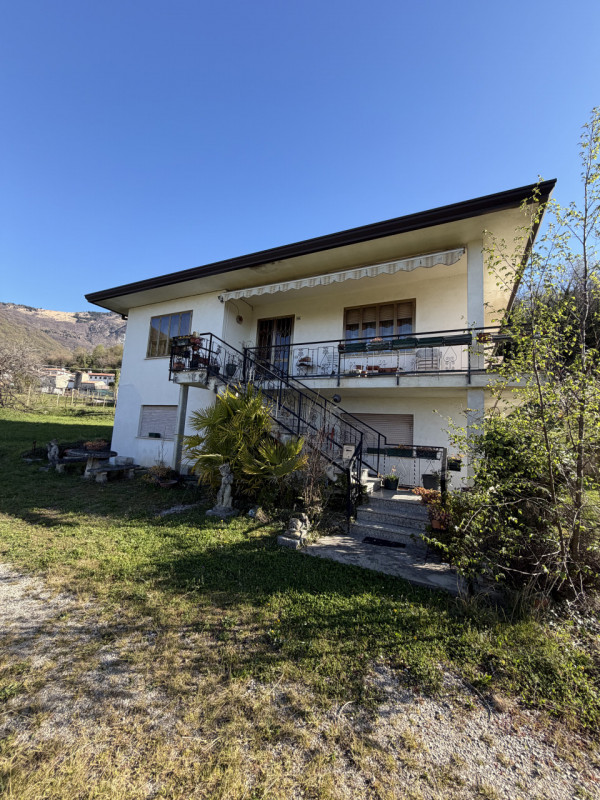 Scoprite questa affascinante casa singola situata a Fregona, un comune incantevole immerso nella ...