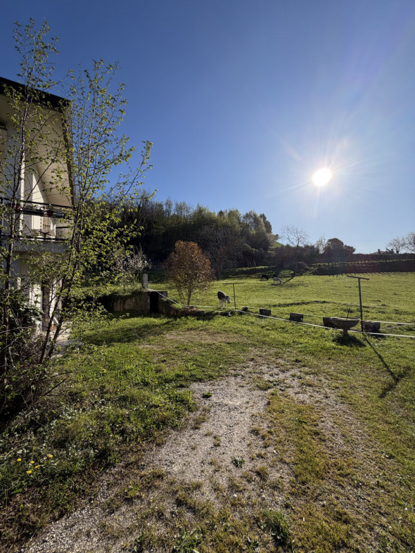 Scoprite questa affascinante casa singola situata a Fregona, un comune incantevole immerso nella ...