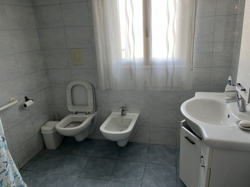 Particolare corpo centrale di palazzo fine '800 composto da abitazione e annesso agricolo lateral...