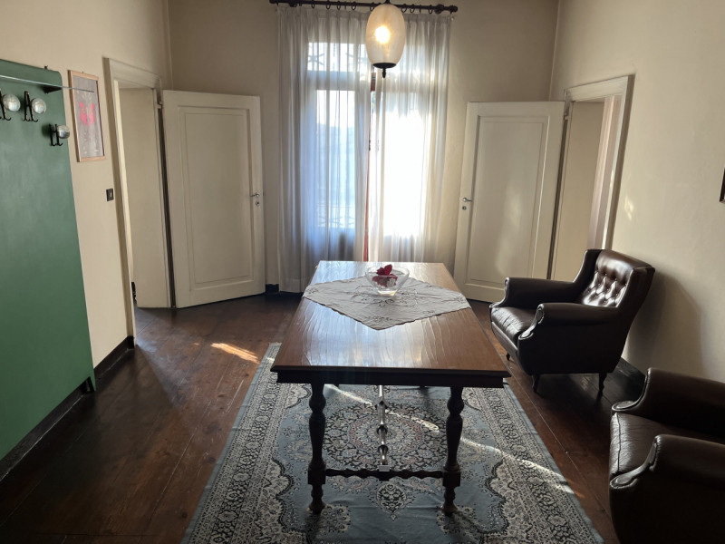 Particolare corpo centrale di palazzo fine '800 composto da abitazione e annesso agricolo lateral...