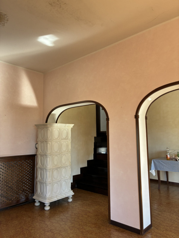 A Vittorio Veneto, Zona Sant'Andrea, in Via Rindola Alta, promuoviamo la vendita di una casa sing...