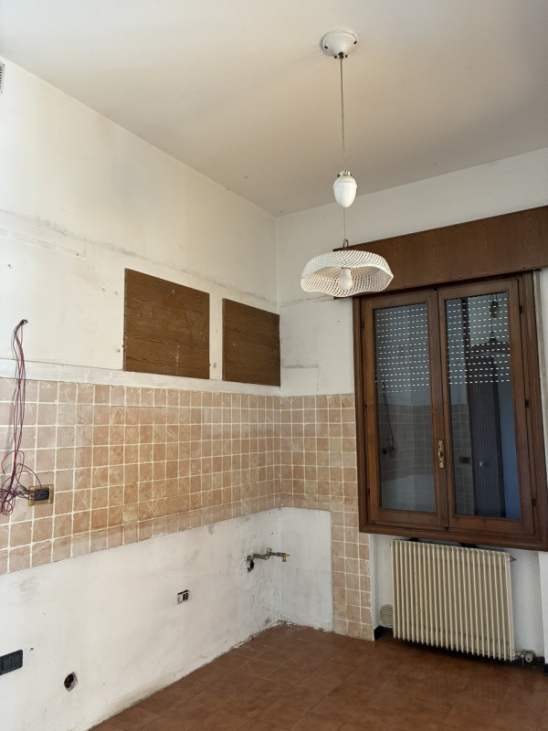 A Vittorio Veneto, Zona Sant'Andrea, in Via Rindola Alta, promuoviamo la vendita di una casa sing...