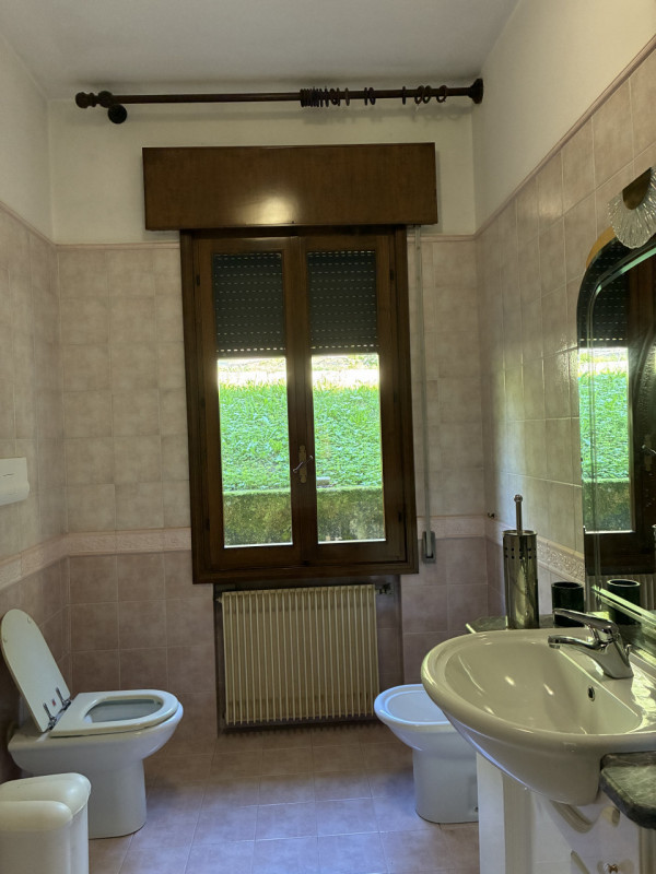 A Vittorio Veneto, Zona Sant'Andrea, in Via Rindola Alta, promuoviamo la vendita di una casa sing...