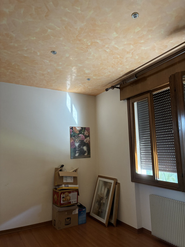 A Vittorio Veneto, Zona Sant'Andrea, in Via Rindola Alta, promuoviamo la vendita di una casa sing...