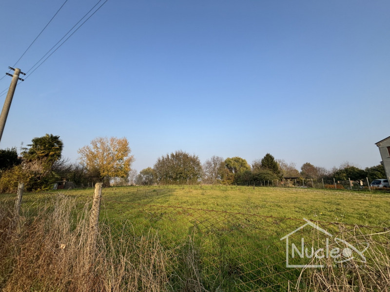 Vendesi Lotto Edificabile a Sant'Elena, via XXIV Maggio

Terreno edificabile di totali 2795 mq ci...