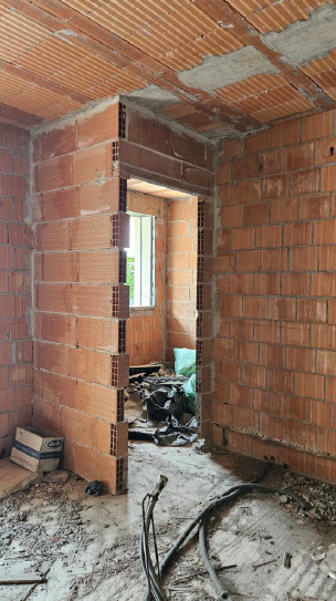 Rif. A.A.399-242

Vendita all'asta - casa a schiera centrale su 3 livelli al grezzo in data 19 ma...