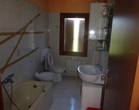 Rif. A.A.07-24

Vendita all'asta - abitazione unifamiliare su 2 livelli in data 19 maggio 2026

D...