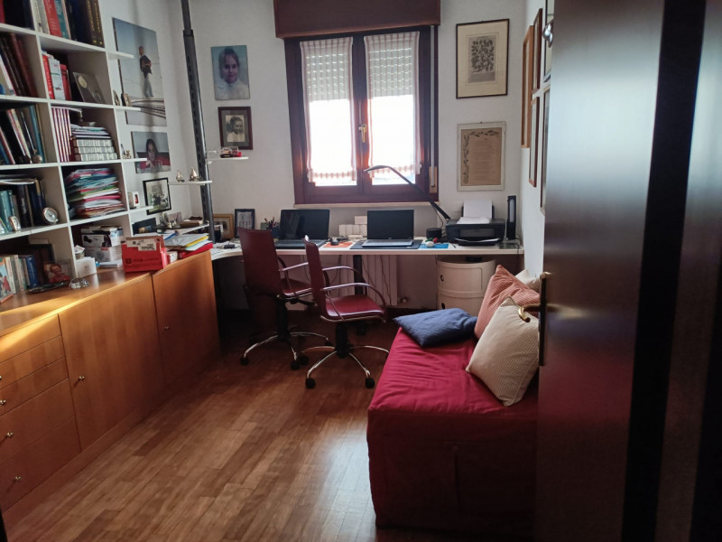 Scopri questo affascinante appartamento duplex situato nel cuore di Vigodarzere, un comune che of...