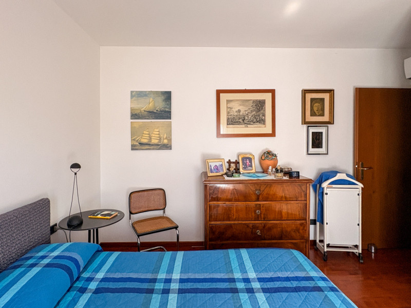 Scopri questo affascinante appartamento duplex situato nel cuore di Vigodarzere, un comune che of...