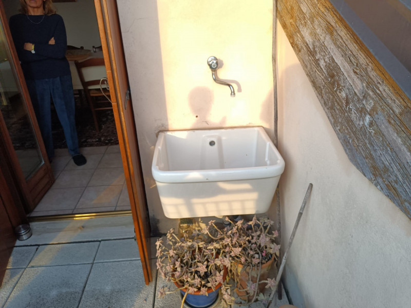 Scopri questo affascinante appartamento duplex situato nel cuore di Vigodarzere, un comune che of...