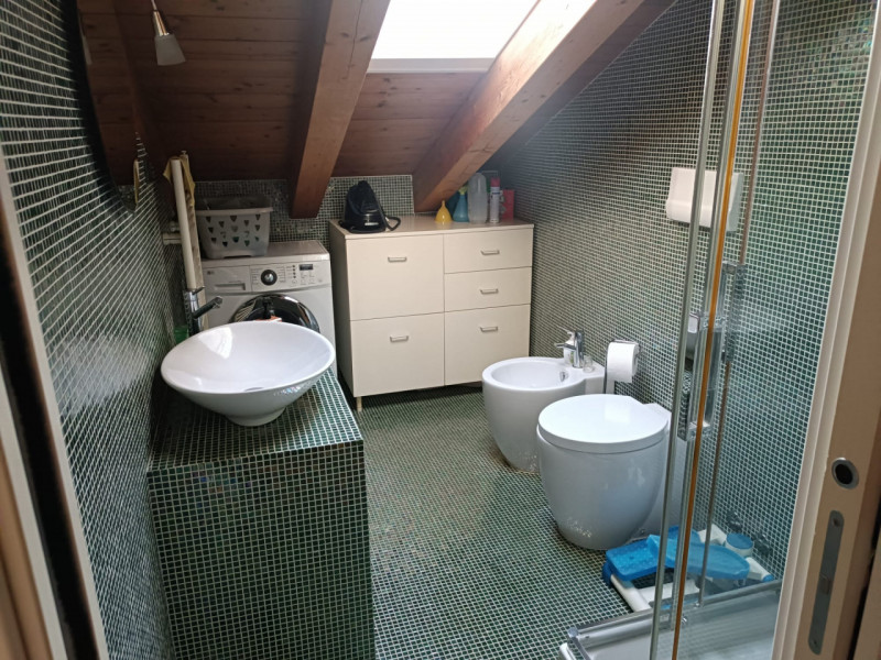 Scopri questo affascinante appartamento duplex situato nel cuore di Vigodarzere, un comune che of...