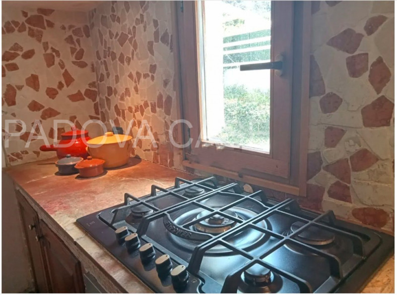 Scoprite il vostro rifugio ideale nel cuore di Galzignano Terme, immerso nel suggestivo Parco Col...