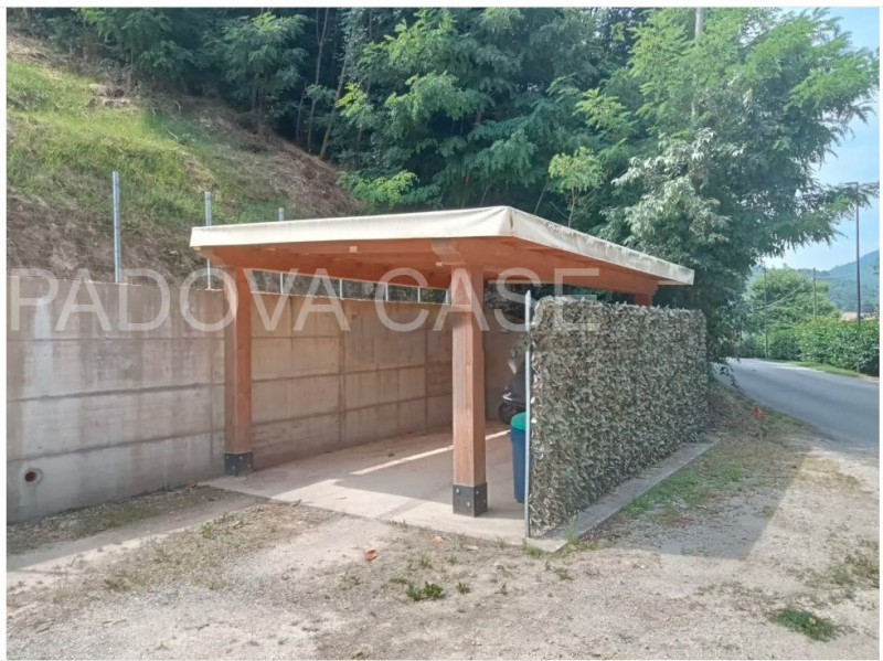 Scoprite il vostro rifugio ideale nel cuore di Galzignano Terme, immerso nel suggestivo Parco Col...