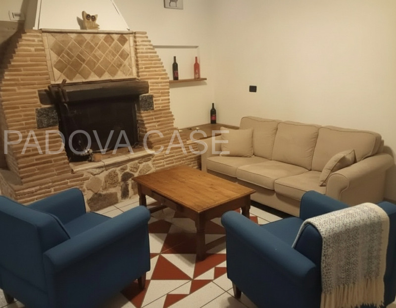 Scoprite il vostro rifugio ideale nel cuore di Galzignano Terme, immerso nel suggestivo Parco Col...