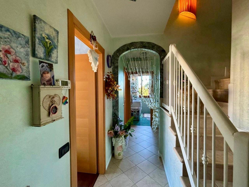 Elegante appartamento con ampio terrazzo in contesto residenziale – incarico affidato ad agenzia ...