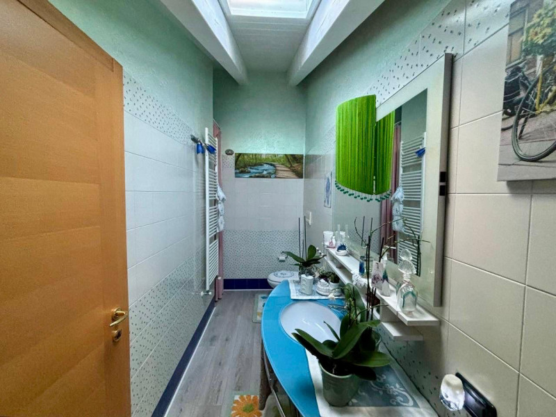 Elegante appartamento con ampio terrazzo in contesto residenziale – incarico affidato ad agenzia ...