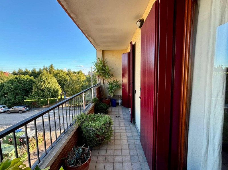 Elegante appartamento con ampio terrazzo in contesto residenziale – incarico affidato ad agenzia ...