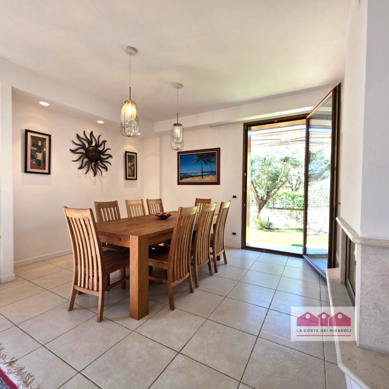 IN ESCLUSIVA A BERTESINA: SPAZIOSA E RECENTE BIFAMILIARE CON AMPIA ZONA LIVING, 3 CAMERE PIÙ STUD...