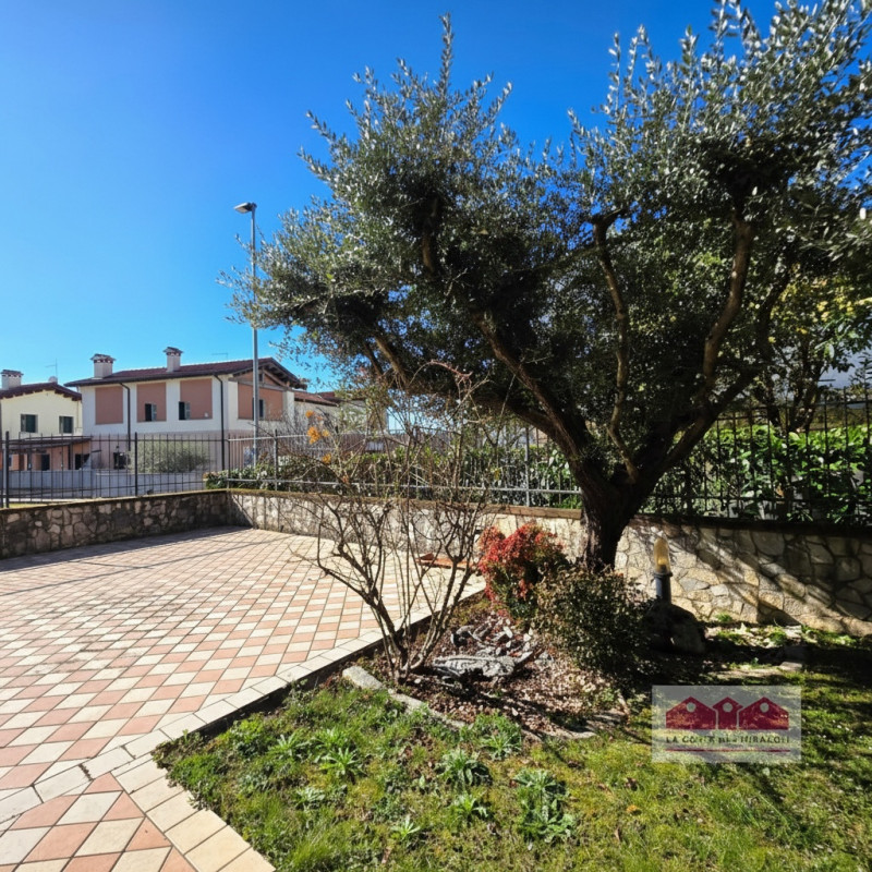 IN ESCLUSIVA A BERTESINA: SPAZIOSA E RECENTE BIFAMILIARE CON AMPIA ZONA LIVING, 3 CAMERE PIÙ STUD...