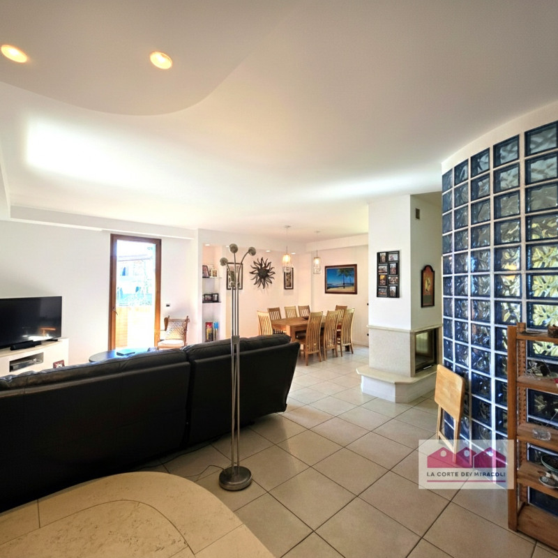 IN ESCLUSIVA A BERTESINA: SPAZIOSA E RECENTE BIFAMILIARE CON AMPIA ZONA LIVING, 3 CAMERE PIÙ STUD...