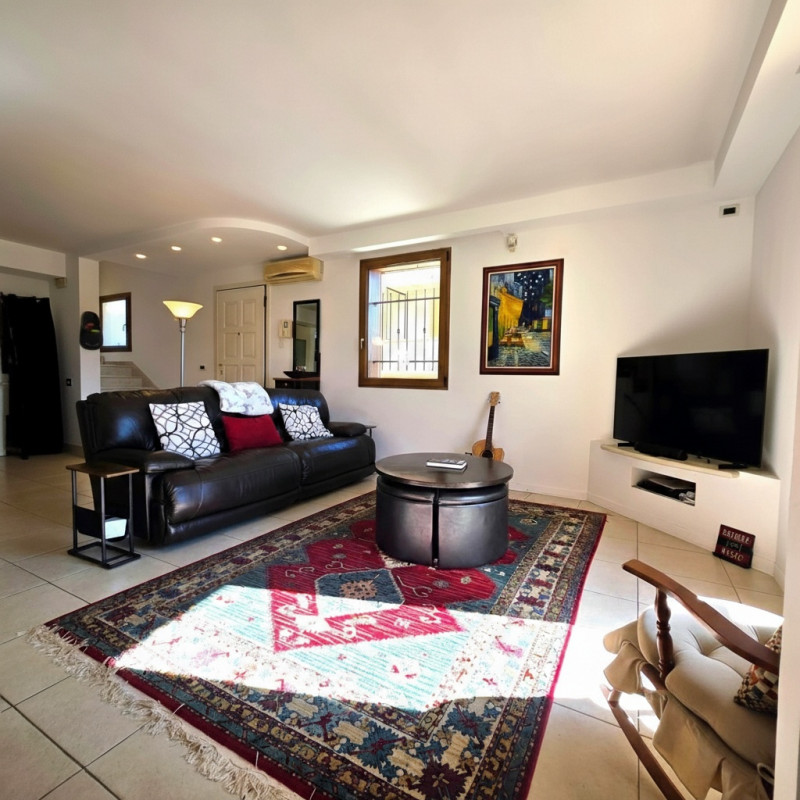 IN ESCLUSIVA A BERTESINA: SPAZIOSA E RECENTE BIFAMILIARE CON AMPIA ZONA LIVING, 3 CAMERE PIÙ STUD...