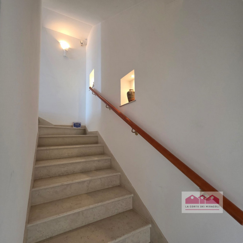 IN ESCLUSIVA A BERTESINA: SPAZIOSA E RECENTE BIFAMILIARE CON AMPIA ZONA LIVING, 3 CAMERE PIÙ STUD...