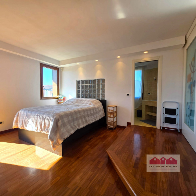 IN ESCLUSIVA A BERTESINA: SPAZIOSA E RECENTE BIFAMILIARE CON AMPIA ZONA LIVING, 3 CAMERE PIÙ STUD...