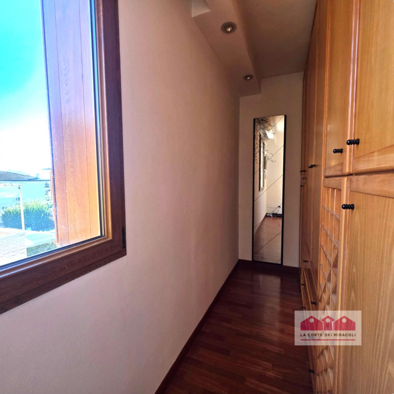 IN ESCLUSIVA A BERTESINA: SPAZIOSA E RECENTE BIFAMILIARE CON AMPIA ZONA LIVING, 3 CAMERE PIÙ STUD...