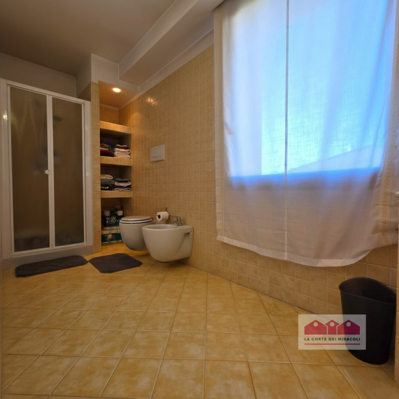 IN ESCLUSIVA A BERTESINA: SPAZIOSA E RECENTE BIFAMILIARE CON AMPIA ZONA LIVING, 3 CAMERE PIÙ STUD...