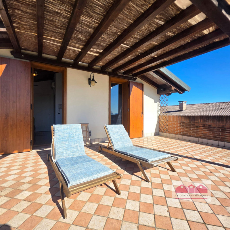 IN ESCLUSIVA A BERTESINA: SPAZIOSA E RECENTE BIFAMILIARE CON AMPIA ZONA LIVING, 3 CAMERE PIÙ STUD...