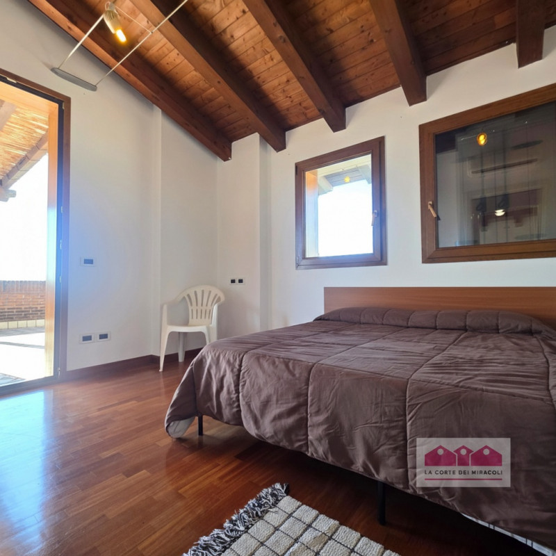 IN ESCLUSIVA A BERTESINA: SPAZIOSA E RECENTE BIFAMILIARE CON AMPIA ZONA LIVING, 3 CAMERE PIÙ STUD...