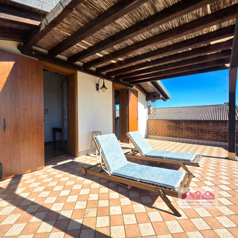 IN ESCLUSIVA A BERTESINA: SPAZIOSA E RECENTE BIFAMILIARE CON AMPIA ZONA LIVING, 3 CAMERE PIÙ STUD...