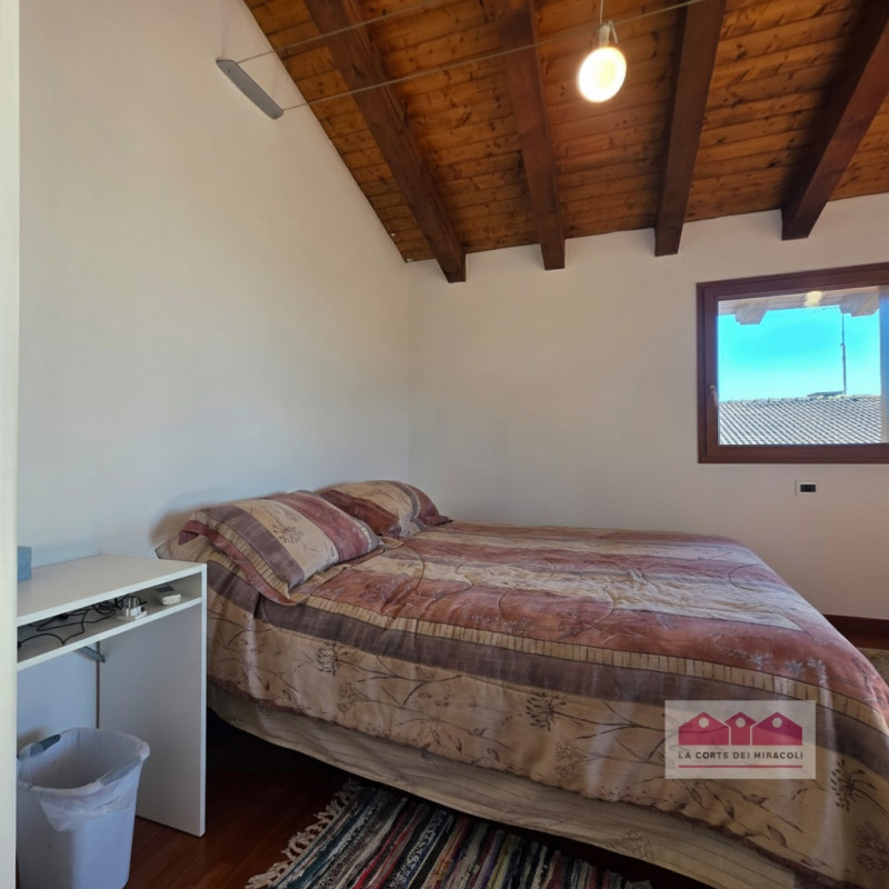 IN ESCLUSIVA A BERTESINA: SPAZIOSA E RECENTE BIFAMILIARE CON AMPIA ZONA LIVING, 3 CAMERE PIÙ STUD...